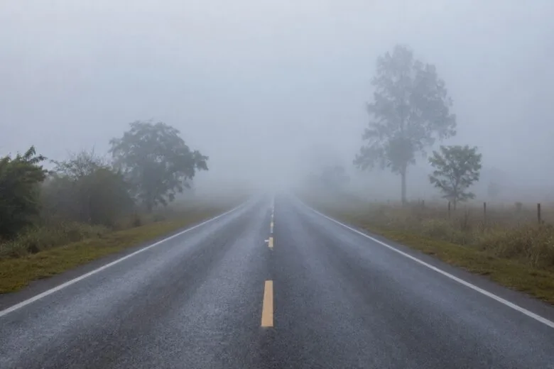 Neblina aumenta riscos na BR-381 durante o inverno e exige mais atenção dos motoristas