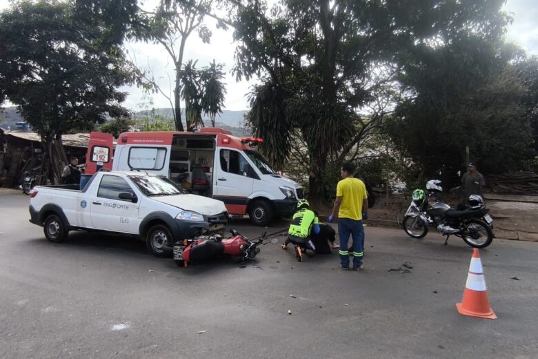Motociclista sofre fratura exposta em colisão com carro no bairro João XXIII, em Itabira Motociclista sofre fratura exposta em colisão com carro no bairro João XXIII, em Itabira