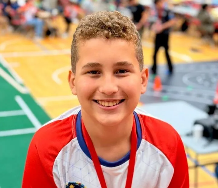 Após campanha para arrecadar recursos, monlevadense de 11 anos conquista título mundial de robótica no Canadá 