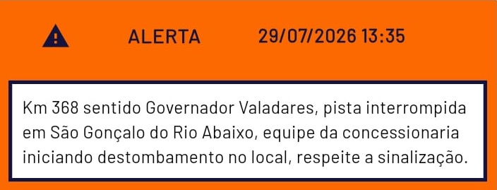 Carreta tomba na BR-381 em São Gonçalo do Rio Abaixo; pista é interditada para destombamento