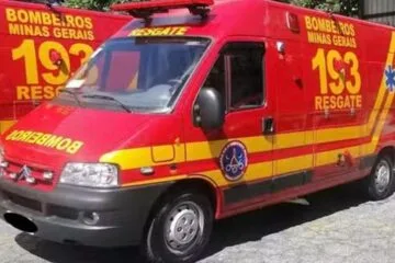 Itabira: capotamento na estrada de acesso ao distrito de Senhora do Carmo deixa três feridos; uma mulher foi socorrida inconsciente