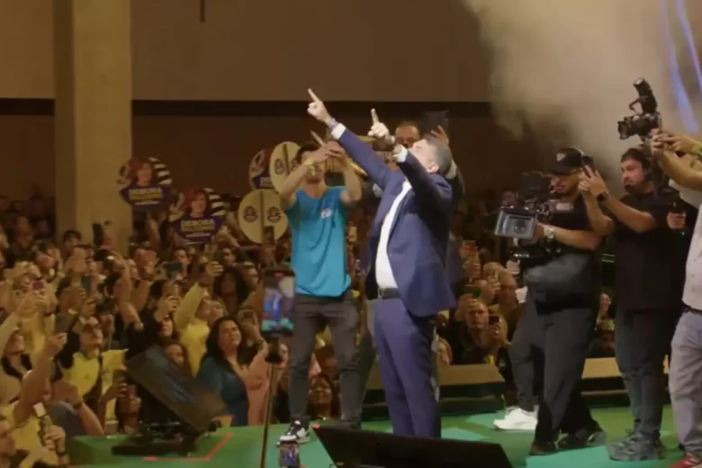 PL oficializa Flávio Bolsonaro como candidato à Presidência da República