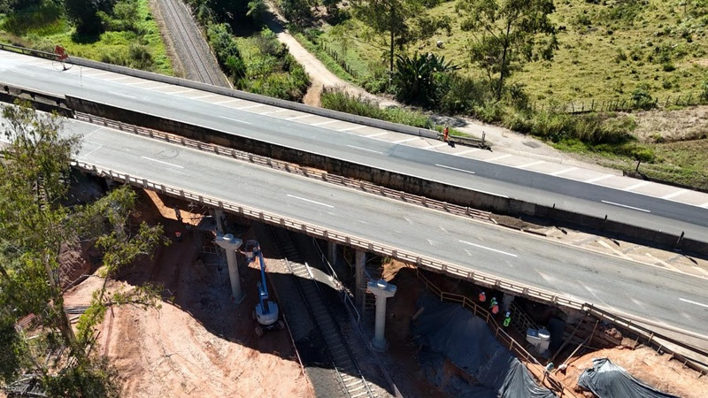 Obras na BR-040 avançam com instalação de vigas de até 50 toneladas em Cristiano Otoni e Carandaí