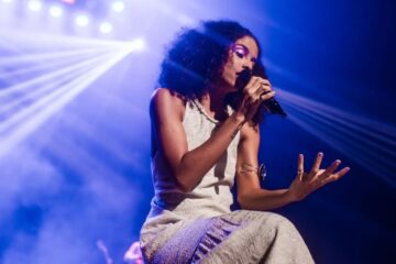 Laura Catarina homenageia Vander Lee em show que celebra a música mineira no Festival de Inverno de Itabira