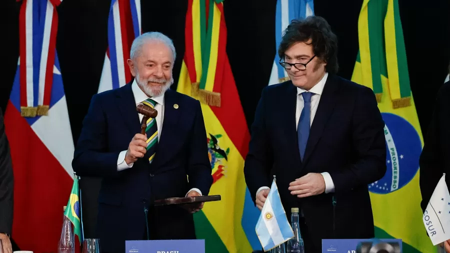 Milei volta a chamar Lula de ‘ladrão’ e ‘corrupto’ e reaquece crise diplomática Milei volta a chamar Lula de ‘ladrão’ e ‘corrupto’ e reaquece crise diplomática