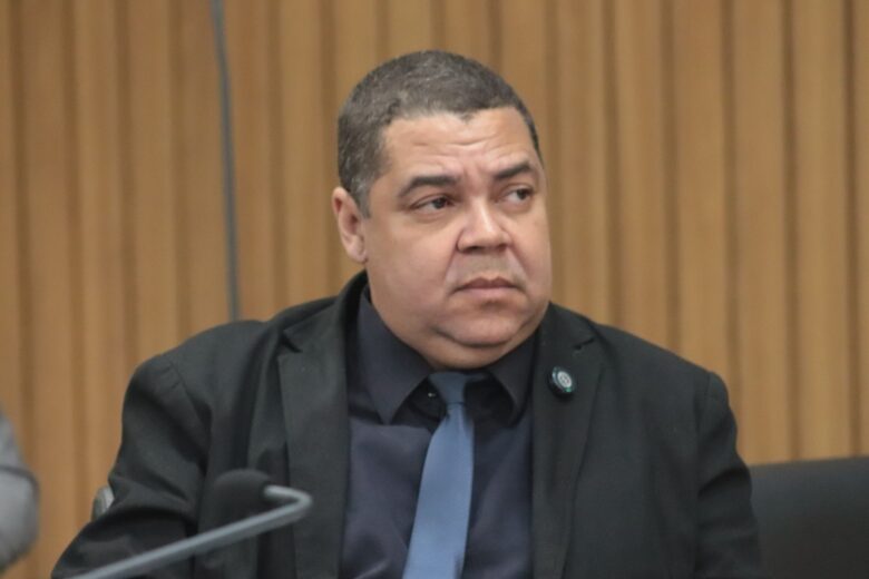 Por 13 votos a 2, Câmara de Itabira rejeita proposta de Luiz Carlos para reduzir remanejamento orçamentário