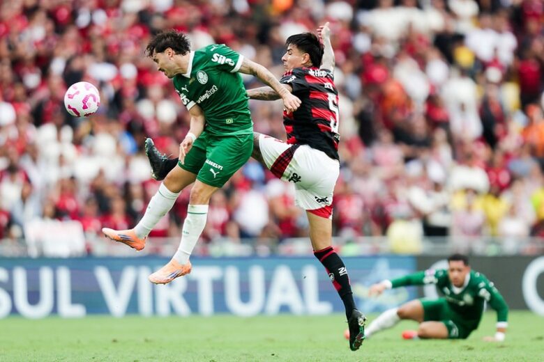 De notas em notas, futebol brasileiro se agarra ao lugar do qual nunca parece querer sair