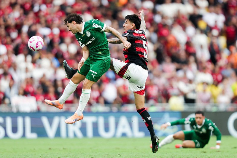 De notas em notas, futebol brasileiro se agarra ao lugar do qual nunca parece querer sair