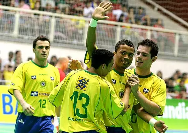 Correios renova patrocínio do futsal brasileiro no valor de 10 milhões Correios renova patrocínio do futsal brasileiro no valor de 10 milhões