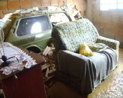 Tempestade de duas horas causa destruição em Itabira Tempestade de duas horas causa destruição em Itabira