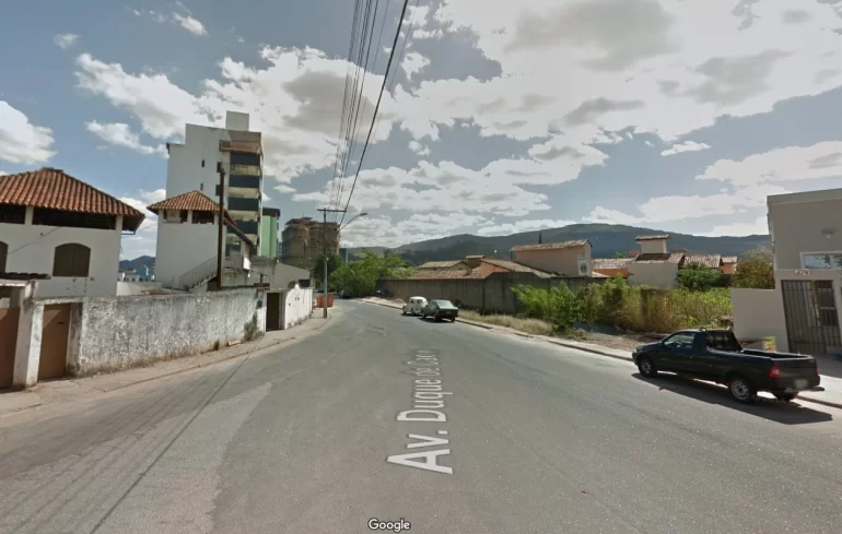 Transita proíbe estacionamento em trecho da avenida Duque de Caxias