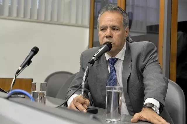 Nozinho receita diversificação para que a bonança da mineração não se transforme em caos