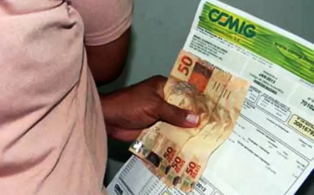 Consumidores de Cemig e Copasa poderão parcelar contas sem multas e juros e terão vencimento estendido Consumidores de Cemig e Copasa poderão parcelar contas sem multas e juros e terão vencimento estendido
