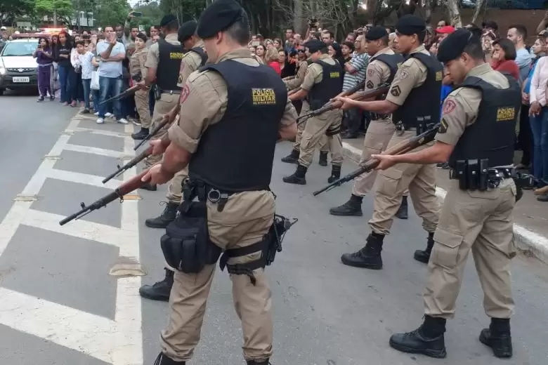 Sargento assassinado em Monlevade é reverenciado antes de ser sepultado – Veja vídeos