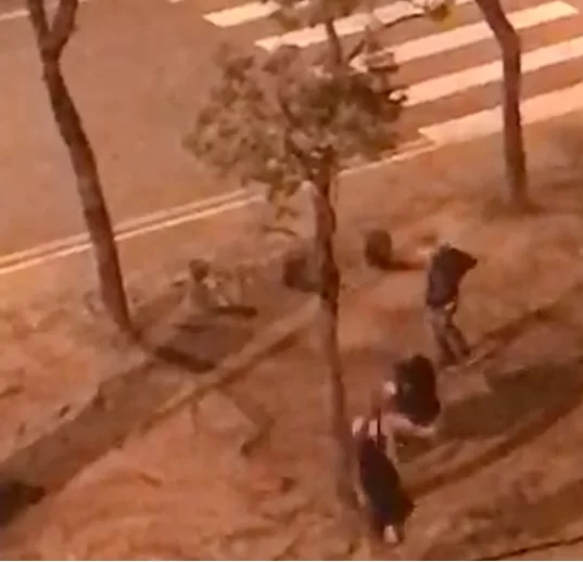 Vídeo viraliza nas redes sociais e flagra mulher batendo em homem em Itabira