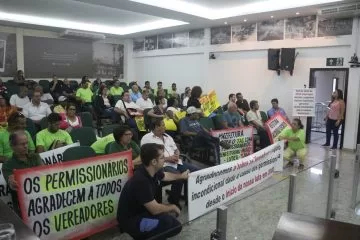 Permissionários lotam Câmara contra decreto da Prefeitura de Monlevade