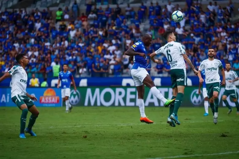 Cruzeiro é rebaixado para a Série B; confusão encerra jogo mais cedo no Mineirão Cruzeiro é rebaixado para a Série B; confusão encerra jogo mais cedo no Mineirão