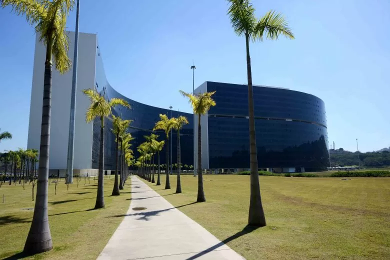 Elevadores da Cidade Administrativa: empresa abandona contrato para reformas Elevadores da Cidade Administrativa: empresa abandona contrato para reformas