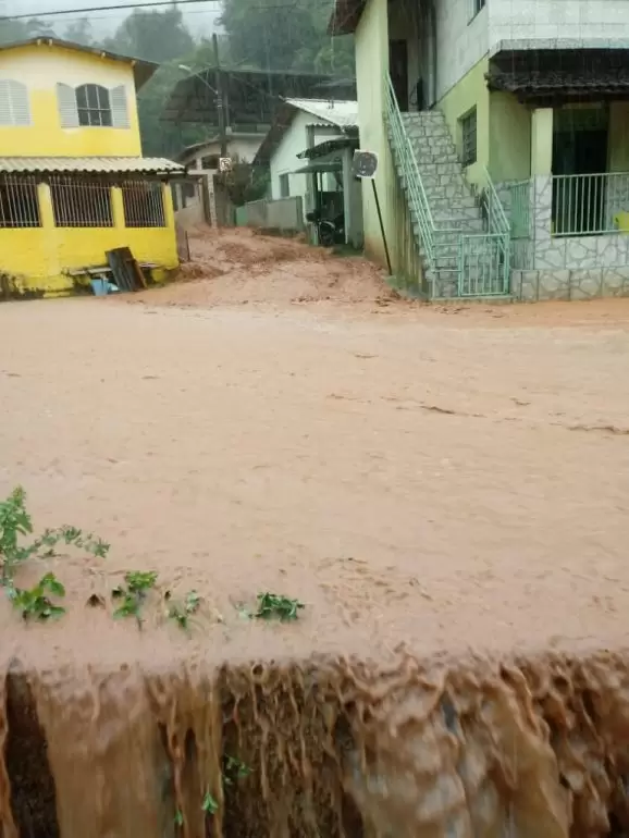 Fortes chuvas acendem novo alerta em Monlevade Fortes chuvas acendem novo alerta em Monlevade