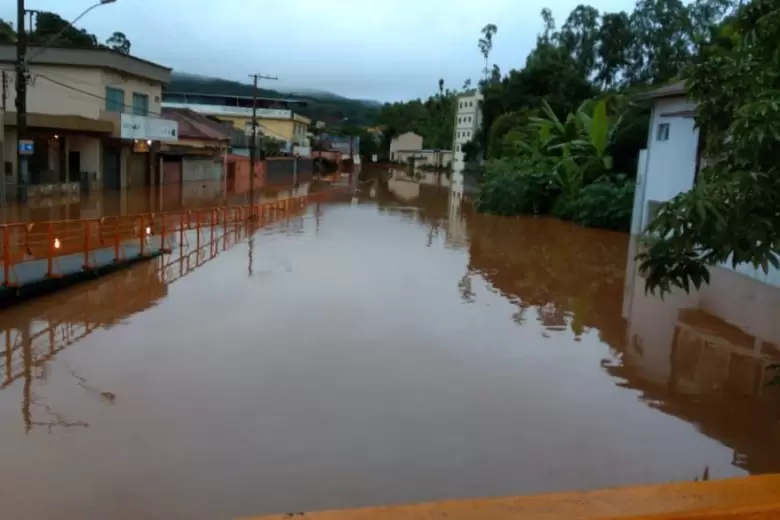 Moradores de municípios afetados por chuvas já podem sacar o Bolsa Família