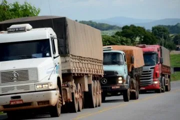 Carnaval 2025: DER-MG impõe restrições para veículos de carga nas rodovias estaduais