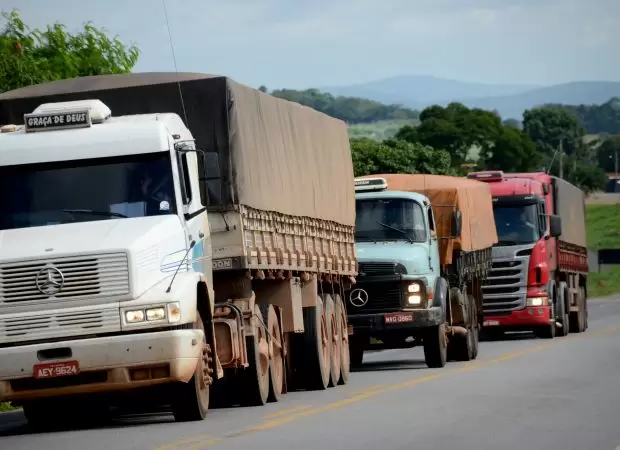 Carnaval 2025: DER-MG impõe restrições para veículos de carga nas rodovias estaduais