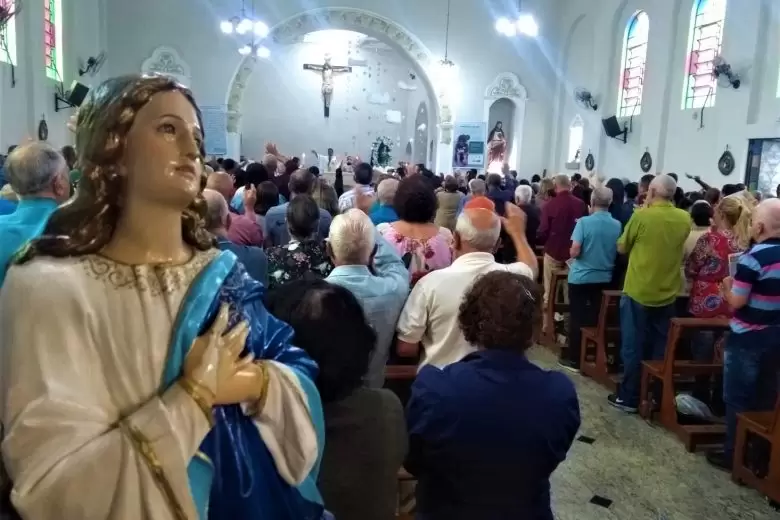 Inusitado: ladrões invadem igreja para roubar equipamentos e hóstias