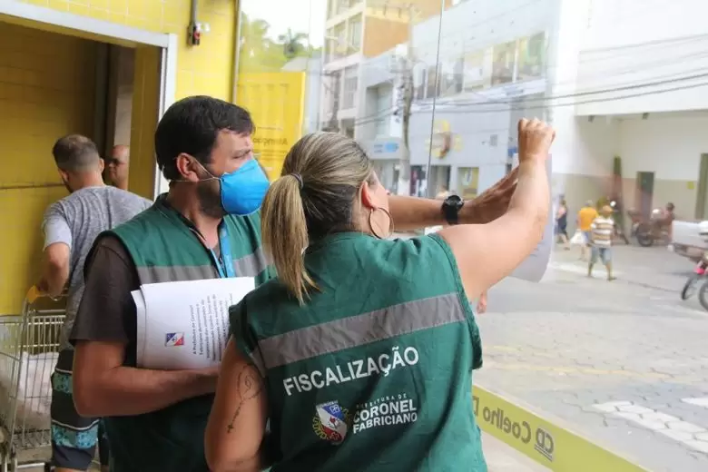 Supermercado é fechado após fazer promoção e provocar aglomeração em Coronel Fabriciano