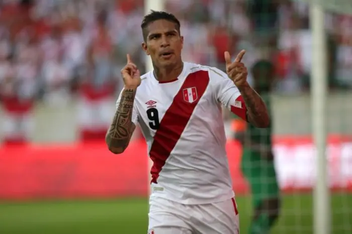 Guerrero desiste de jogar em time peruano após mãe receber ameaças Guerrero desiste de jogar em time peruano após mãe receber ameaças