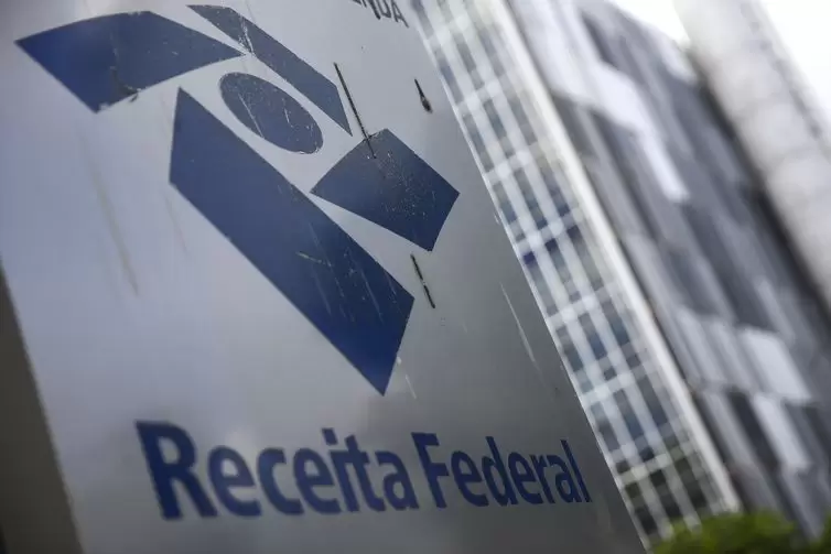 Receita Federal adia para 2027 exigência de CNPJ para pessoas físicas que emitem notas fiscais