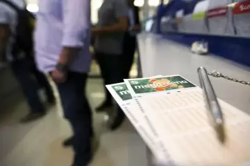 Mega-Sena acumula e prêmio vai a R$ 56 milhões; saiba como apostar
