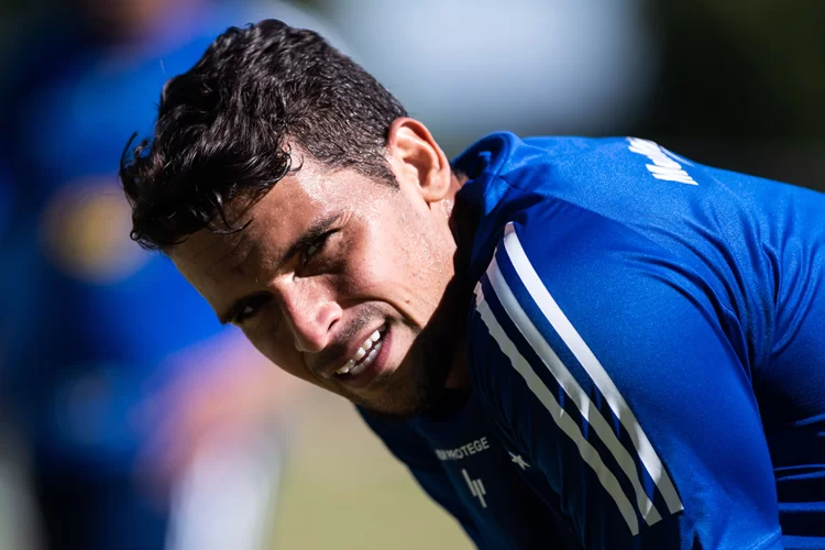 Curado da COVID-19, Jean, do Cruzeiro, relata ‘três ou quatro dias sem sair do quarto’