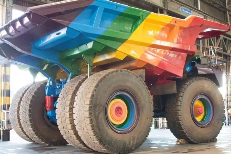 Em apoio ao mês do orgulho LGBTQI+, Vale pinta caminhões com as cores do arco-íris Em apoio ao mês do orgulho LGBTQI+, Vale pinta caminhões com as cores do arco-íris