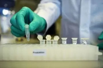 Com escassez em diversos municípios, Governo de Minas distribui mais 488 mil testes de Covid-19