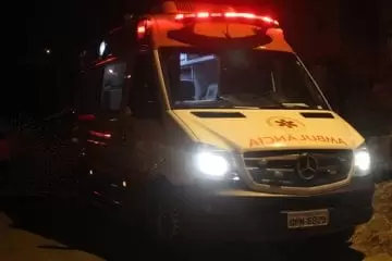 Homem é socorrido após ser baleado na noite de ontem no Pedreira