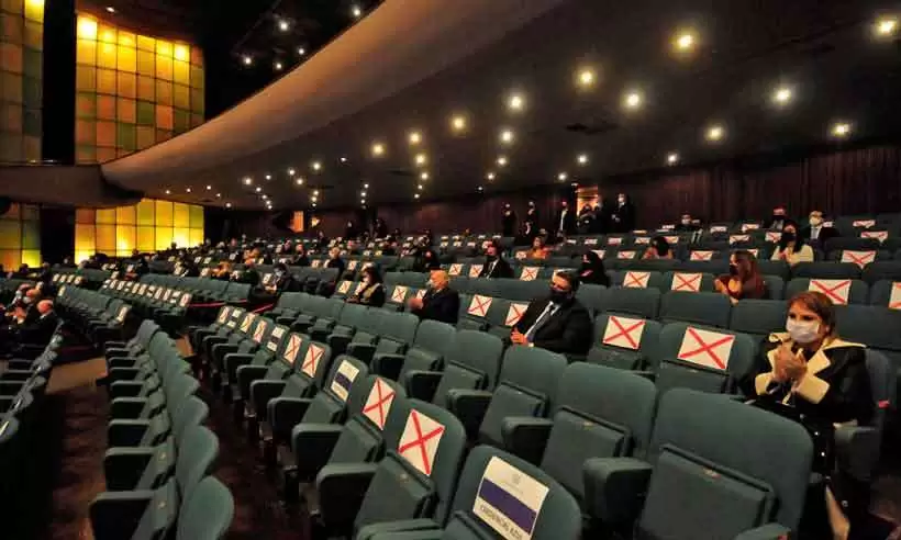 Cinemas, teatros, museus e casas de shows voltam a abrir em BH Cinemas, teatros, museus e casas de shows voltam a abrir em BH