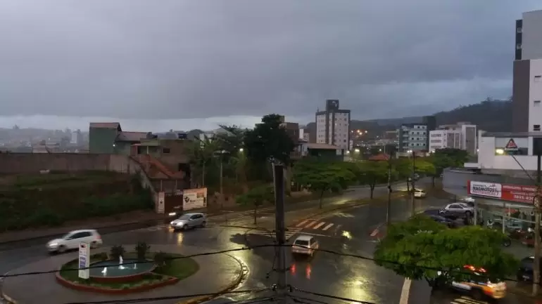 Quedas de temperatura e chuvas com trovoadas; confira a previsão do tempo para esta sexta-feira