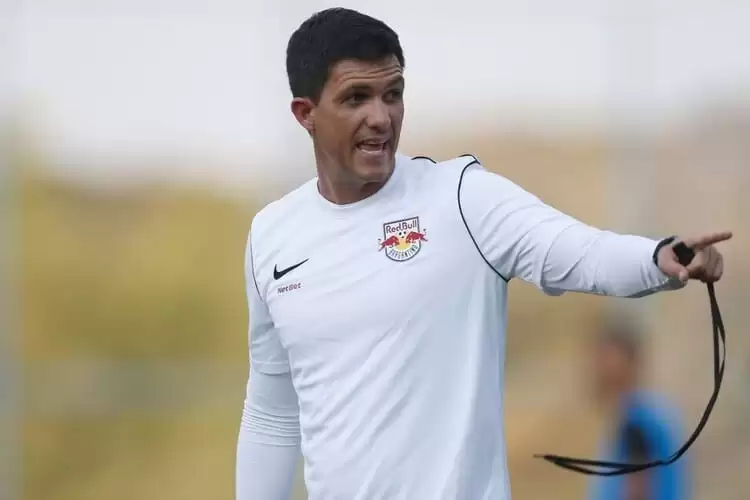 Ao contrário de anos anteriores, treinadores jovens perdem espaço no Brasileirão