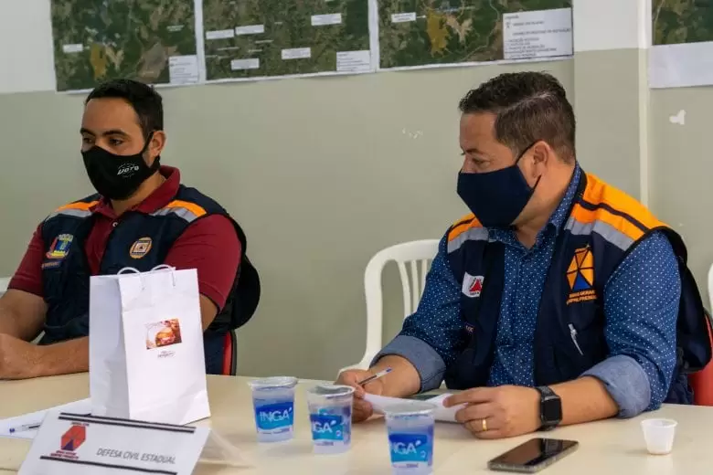 Defesa Civil de Barão de Cocais orienta a evacuação dos moradores da região de Laranjeiras