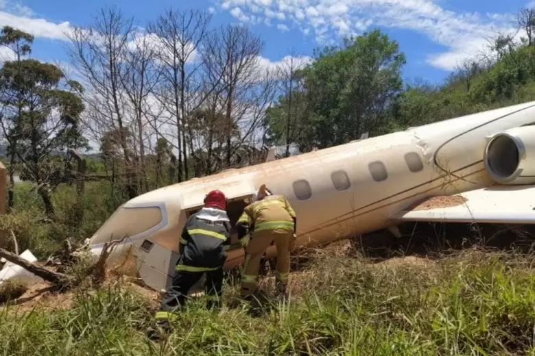 Avião sai da pista em aeroporto e deixa feridos em Diamantina