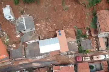 Santa Maria: bombeiros ajudam na recuperação de pertences pessoais