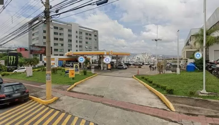 Sexo, drogas e aglomeração: PM dispersa ‘happy hour’ em posto de BH Sexo, drogas e aglomeração: PM dispersa ‘happy hour’ em posto de BH