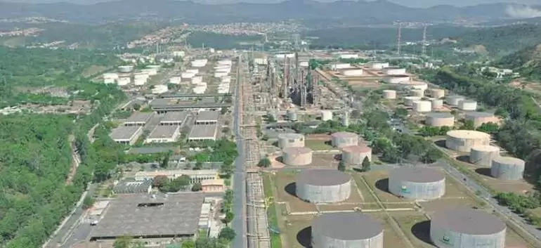 Minas Gerais: Por surto da Covid na Regap, petroleiros anunciam greve para amanhã Minas Gerais: Por surto da Covid na Regap, petroleiros anunciam greve para amanhã