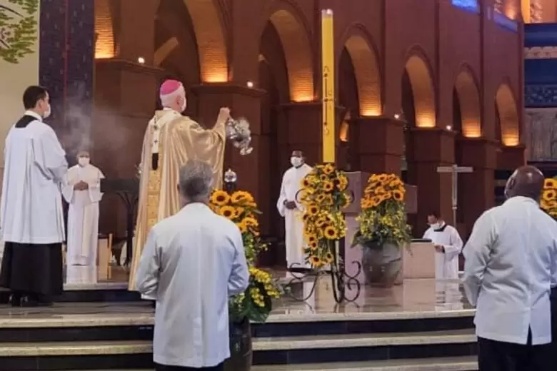 STF autoriza e Basílica de Aparecida realiza missa de Páscoa com 150 fiéis STF autoriza e Basílica de Aparecida realiza missa de Páscoa com 150 fiéis