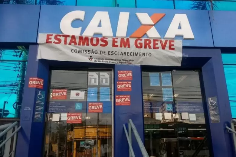 Funcionários da Caixa paralisam serviço por 24 horas em todo o país