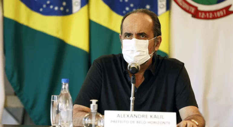 Kalil diz ser contra cultos, mas que errou ao dizer que não obedeceria STF Kalil diz ser contra cultos, mas que errou ao dizer que não obedeceria STF