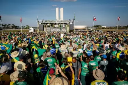 Apoiadores pró-Bolsonaro realizam manifestações em todo o país Apoiadores pró-Bolsonaro realizam manifestações em todo o país