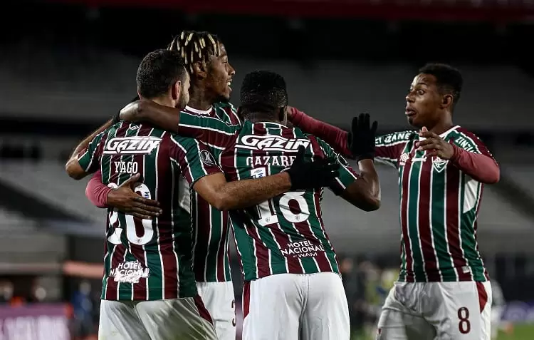 Após três anos com ‘camisa limpa’, Fluminense tem novo patrocinador master Após três anos com ‘camisa limpa’, Fluminense tem novo patrocinador master