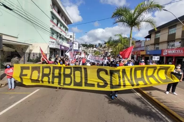 Protesto contra Bolsonaro acontece tímido e com pouca adesão em Itabira Protesto contra Bolsonaro acontece tímido e com pouca adesão em Itabira
