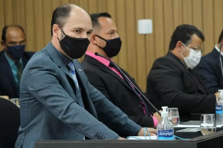 Vereadores de Itabira derrubam, por unanimidade, veto do prefeito a projeto de esporte e lazer Vereadores de Itabira derrubam, por unanimidade, veto do prefeito a projeto de esporte e lazer